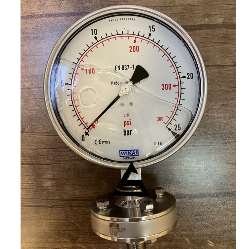 مانومتر wika با جنس بدنه مقاوم و قطعات مرطوب از استیل ضد رنگ و آلیاز مس